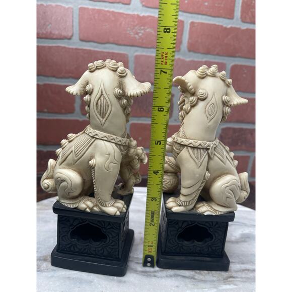 Vintage Foo Dog Statues Guardian Lions Faux Ivory Chinoiserie Decor 7” - Picture 4 of 9